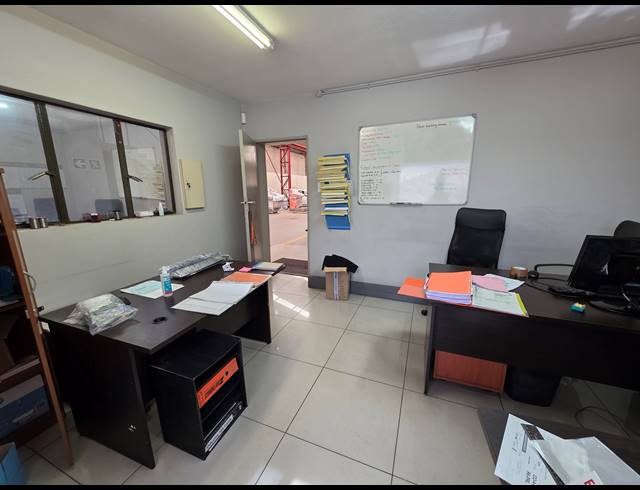 1,400M² WAREHOUSE FOR SALE IN ROBERTSHAM